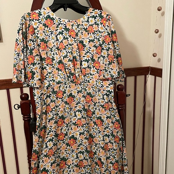TOPSHOP Empire Waist Open-Back Floral Dress - Picture 4 of 6